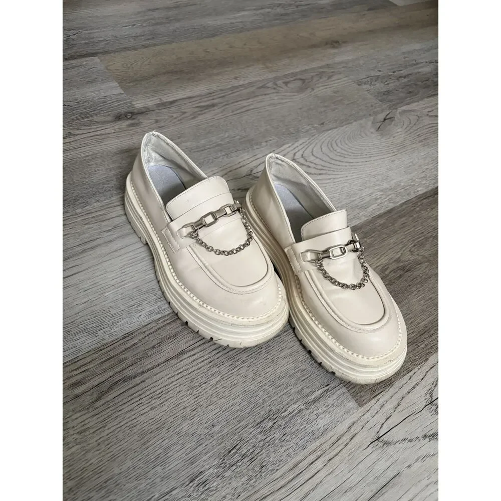 Cream Loafers with chains - Picture 2 of 6